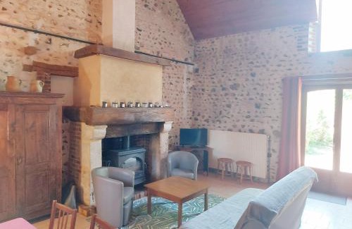 Chateaudun House | Cozy Gîte in a Historic Farmhouse with Garden & WiFi