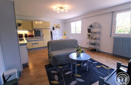 Limas House | Top-Rated Gîte Chantepuits - Gleize with Full Kitchen
