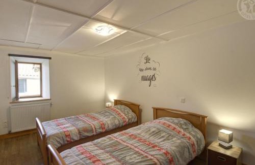 Cremeaux House | Tranquil Gîte à la Ferme near Roanne for Outdoor Adventures