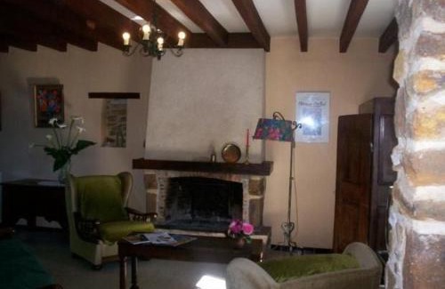 Joue-l'Abbe House | Charming Gîte with Fireplace, Garden & 3 Bedrooms Await