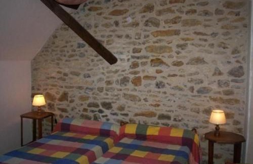 Joue-l'Abbe House | Charming Gîte with Fireplace, Garden & 3 Bedrooms Await