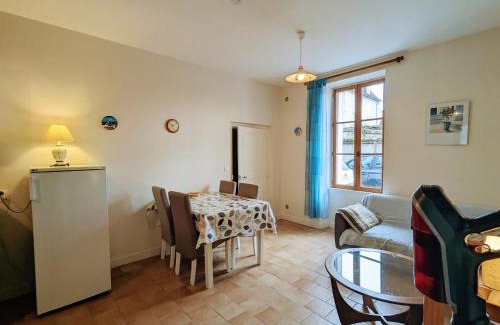 Le Menoux House | Cozy Gîte with Private Garden in the Creuse Valley