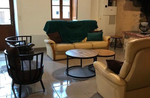 Yvre-l'Eveque House | Inviting Gîte Near Le Mans Circuit with Family-Friendly Perks