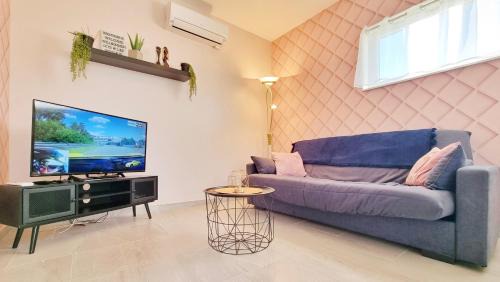 Niederentzen House | Discover Gîte « chez les Bernaux » with Hot Tub & Breakfast