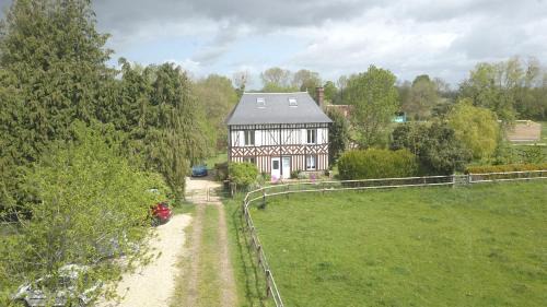Epaignes House | Inviting Gîte chez Loupi: 9.3/10 Rated & Pet Friendly