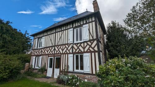 Epaignes House | Inviting Gîte chez Loupi: 9.3/10 Rated & Pet Friendly
