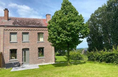 Nassogne House | Gîte « Chez Mémé »: Oceanfront Retreat with Top Ratings