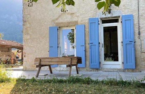 Saint-Laurent-en-Royans House | Family-Friendly Gîte Clé des Champs with High Guest Ratings