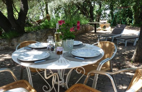Aubignan House | Experience Our 3* Gîte with Pool and Jacuzzi, Rated 10/10