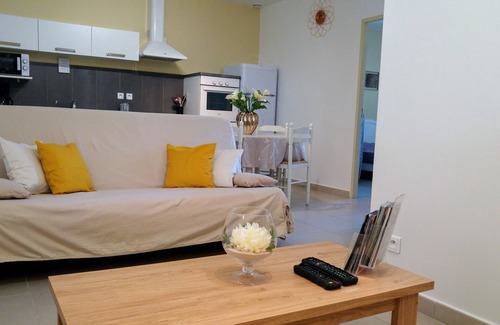 Galeria House | Charming Gîte with Heated Pool, River & Beach Access