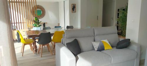 Feyzin House | Gîte des Gônes - Lyon's Family-Friendly Retreat, Rated 9.6