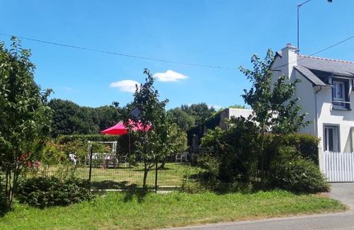 Ploermel House | Pet-Friendly Gîte Coeur de Bretagne with Family Amenities