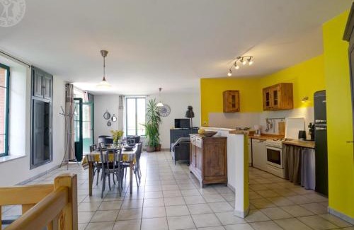 Saint-Just-la-Pendue House | Family-Friendly Gîte Saint-Just-la-Pendue with Pool