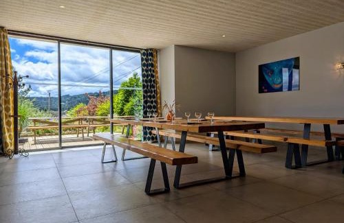 Lapte House | Spacious Gîte with Lake View and Pool in Lapte