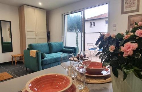 Montrond-les-Bains House | Gîte cosy à Montrond-les-Bains proche thermes, avec parking - FR-1-496-342