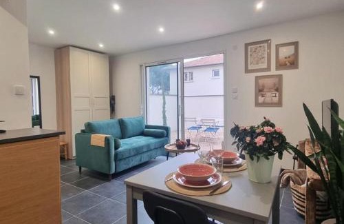 Montrond-les-Bains House | Gîte cosy à Montrond-les-Bains proche thermes, avec parking - FR-1-496-342