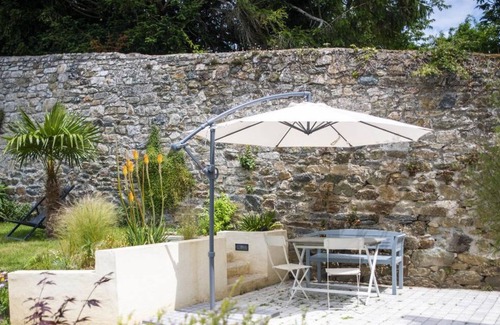 Morlaix Apartment | Tranquil Gîte Cosy with Spa, Garden & Ocean Views in Morlaix