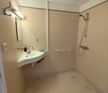 Viviers Bed & Breakfast | Family-Friendly Gîte du Clos Saint Roch with Kitchen Access