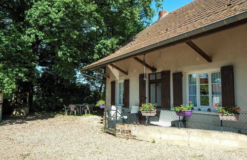 Charette Other | Gîte d'Annie: Spa Retreat in Charette-Varenne, Rated 9/10