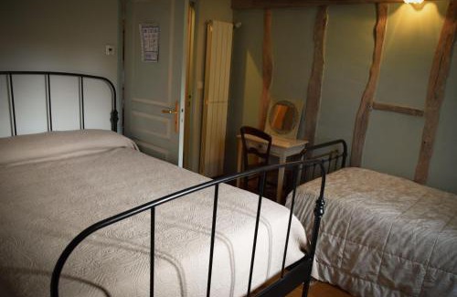 Touget House | Pet-Friendly Gîte d'En Lébé with Pool and Child Amenities