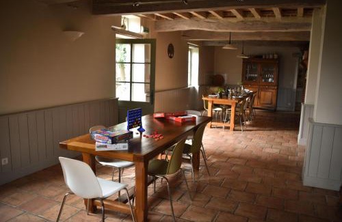 Touget House | Pet-Friendly Gîte d'En Lébé with Pool and Child Amenities