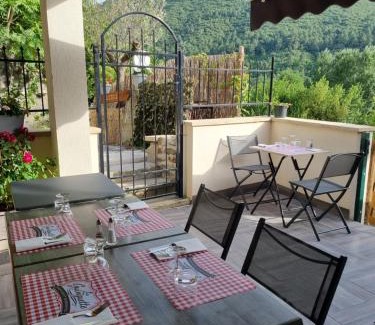 Saint-Florent-sur-Auzonnet Apartment | Relax at Gîte de la tourterelle with Oceanfront Views