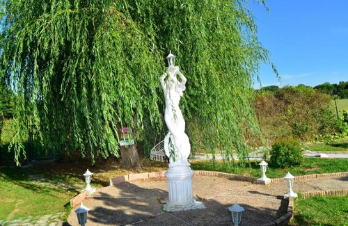 Villematier House | Indulgent Retreat with Private Jacuzzi, Pool & Sauna