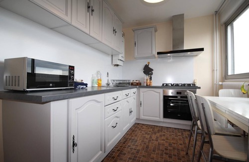 Chalon-sur-Saone Apartment | Gîte d'Or - Family-Friendly Stay in Chalon sur Saône