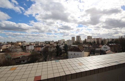 Chalon-sur-Saone Apartment | Gîte d'Or - Family-Friendly Stay in Chalon sur Saône