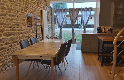 Athis-Val de Rouvre House | Gîte dans Longère en Normandie: Pet-Friendly & Ocean Views