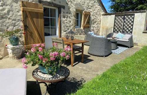 Briantes House | Peaceful Gîte for 2 in Charming Village - Pet Friendly Stay