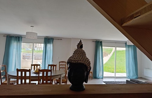 Camurac House | Inviting Gîte dans les Pyrénées: Pet-Friendly & Oceanfront