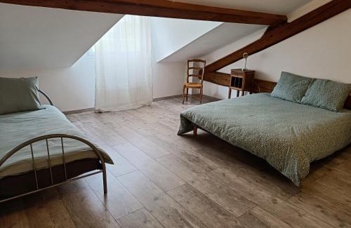 Camurac House | Inviting Gîte dans les Pyrénées: Pet-Friendly & Oceanfront