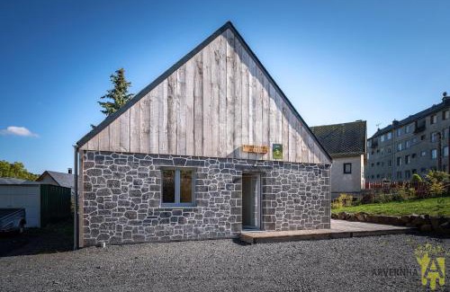 Besse-en-Chandesse House | Pet-Friendly Retreat at Gite de Benjamin