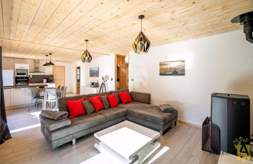 Besse-en-Chandesse House | Pet-Friendly Retreat at Gite de Benjamin