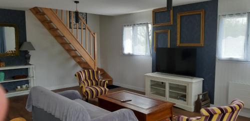 Briec House | Gîte de Bealieu: Pet-Friendly Retreat with Ocean Views