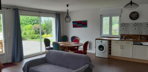 Briec House | Gîte de Bealieu: Pet-Friendly Retreat with Ocean Views