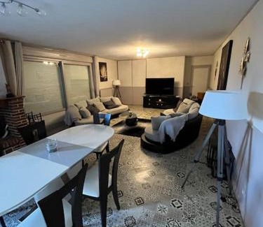 Haudricourt House | Pet-Friendly Retreat at Gîte de Beaufresne Awaits You