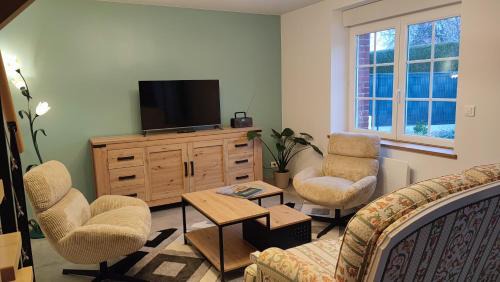 Bacilly House | Oceanfront Gîte de Cantilly: Perfect for Families & Rated 10/10