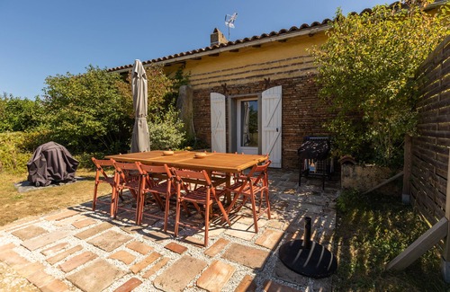 Beauvais-sur-Tescou Cottage | Scenic Retreat with Pool and Family-Friendly Amenities