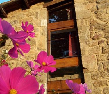 Gluiras House | Family-Friendly Gîte de Chapelèche Les Châtaigniers Awaits