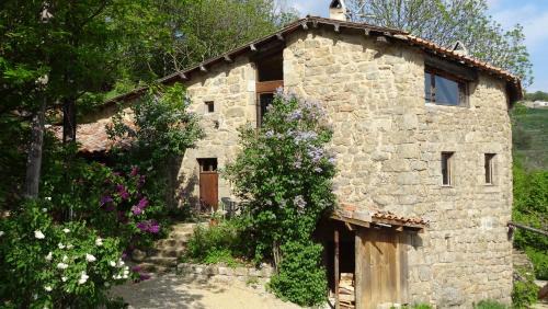 Gluiras House | Family-Friendly Gîte de Chapelèche Les Châtaigniers Awaits
