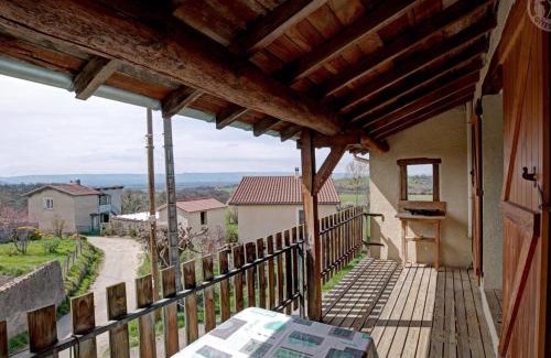 Saint-Medard-en-Forez House | Inviting Gîte with Fireplace & Panoramic Views in St-Médard