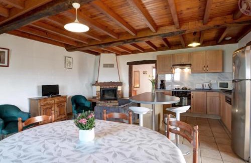 Saint-Medard-en-Forez House | Inviting Gîte with Fireplace & Panoramic Views in St-Médard