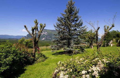 Ruffieux House | Gîte de Charme à 6km du lac du Bourget . En Plein Cœur du Vignoble
