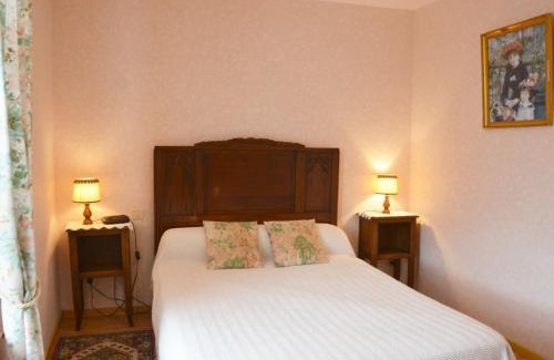 Meauce House | Gîte Vaupillon: Perfect Getaway for Families, 10/10 Rating