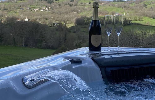 Lagleygeolle House | Relaxing Gîte near Collonges la Rouge with Spa and Pool