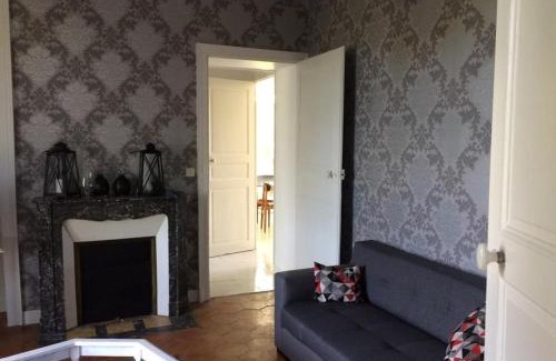 Ecommoy House | Guest Rated 10/10: Gîte de charme au Mans with Garden