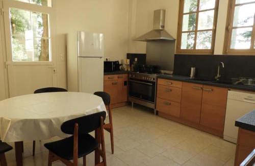 Ecommoy House | Guest Rated 10/10: Gîte de charme au Mans with Garden