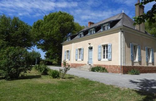Ecommoy House | Guest Rated 10/10: Gîte de charme au Mans with Garden